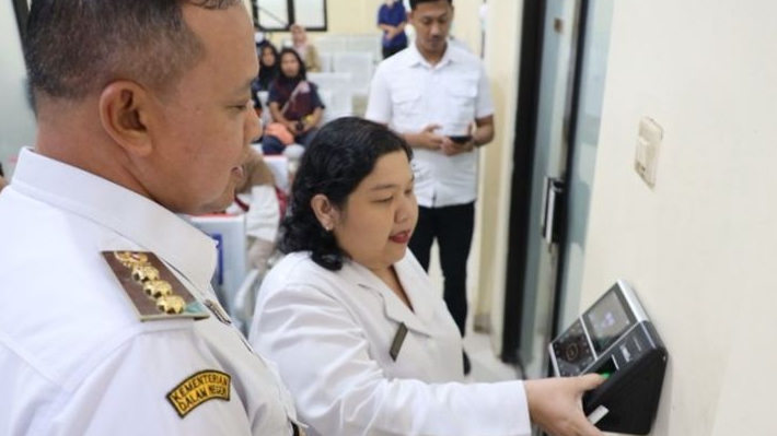 Wali Kota Bekasi Sidak Puskesmas Jatiranggon, Tindak Lanjuti Laporan Warga soal Disiplin dan Dugaan Pemotongan Honor