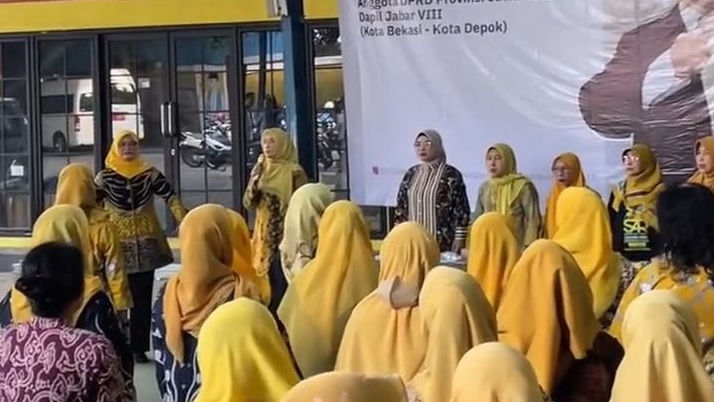 Ade Puspitasari Sosialisasikan Perda Ketahanan Keluarga dan Halalbihalal Bersama Kader Posyandu di Pekayon Jaya
