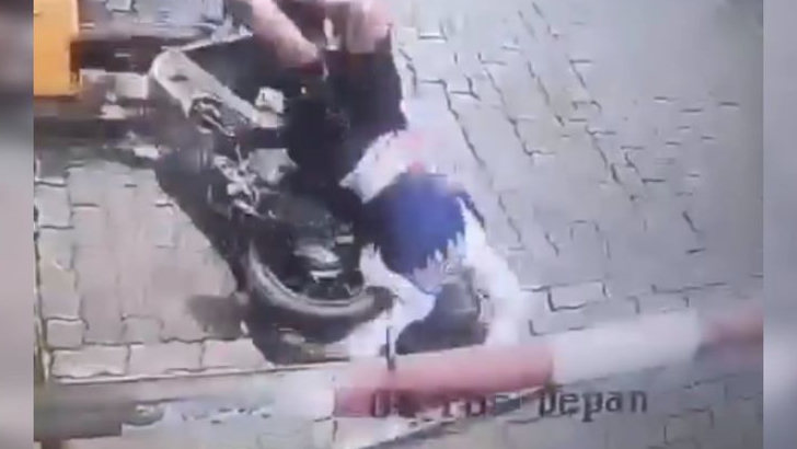Satpam Perumahan di Bekasi Barat Bikin Maling Motor Terjungkal dan Tak Berkutik Lagi
