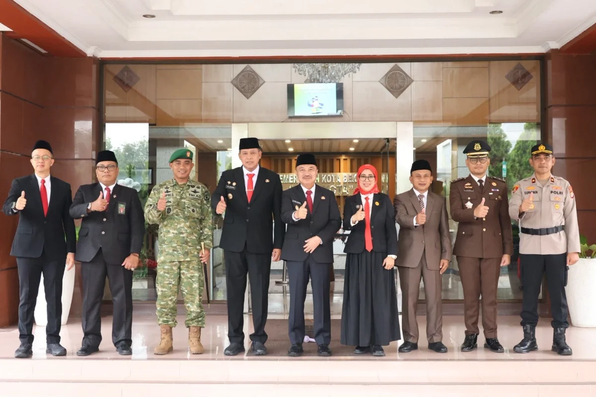Pimpin Upacara Hari Sumpah Pemuda ke-98, Wali Kota Tri Adhianto Ajak Pemuda Kota Bekasi Berani Memimpin dan Melayani