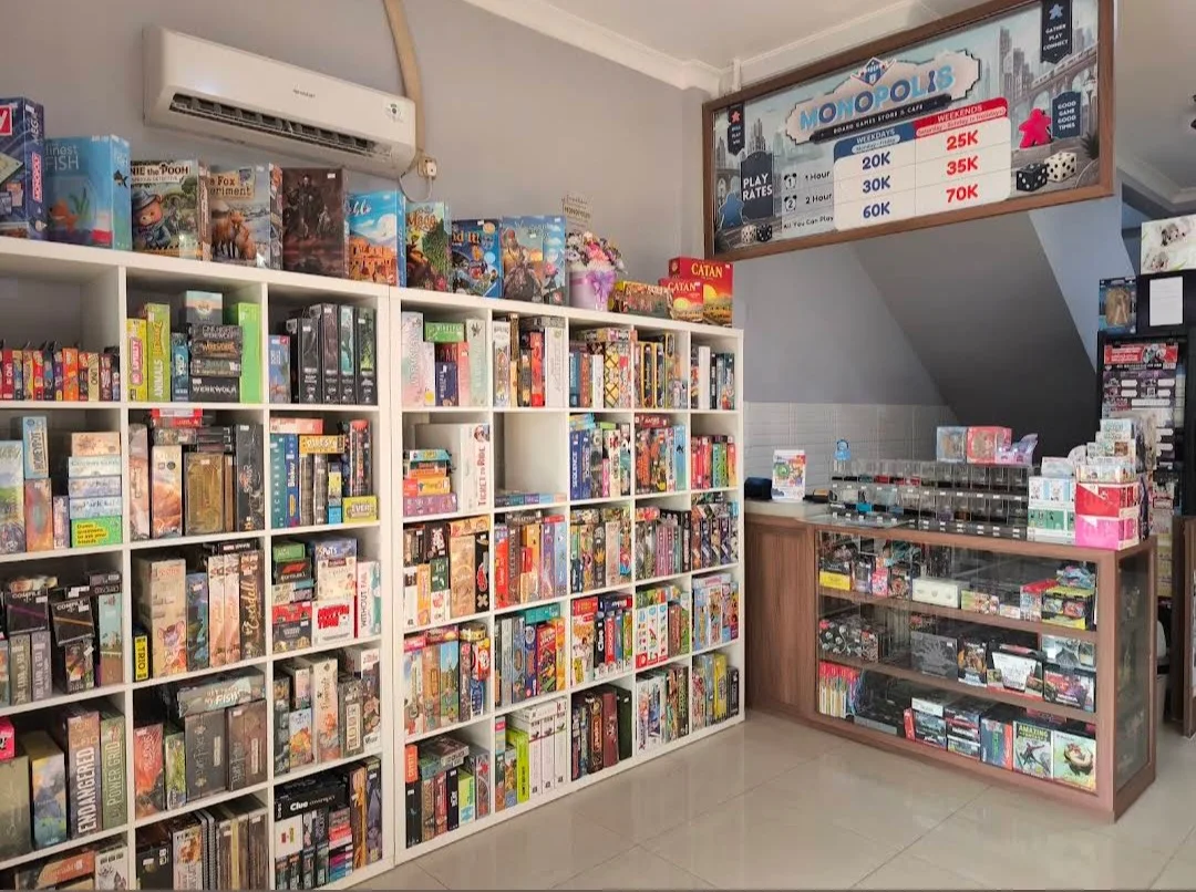 Keseruan Bermain Gim Analog di Monopolis Board Game HUB Bekasi