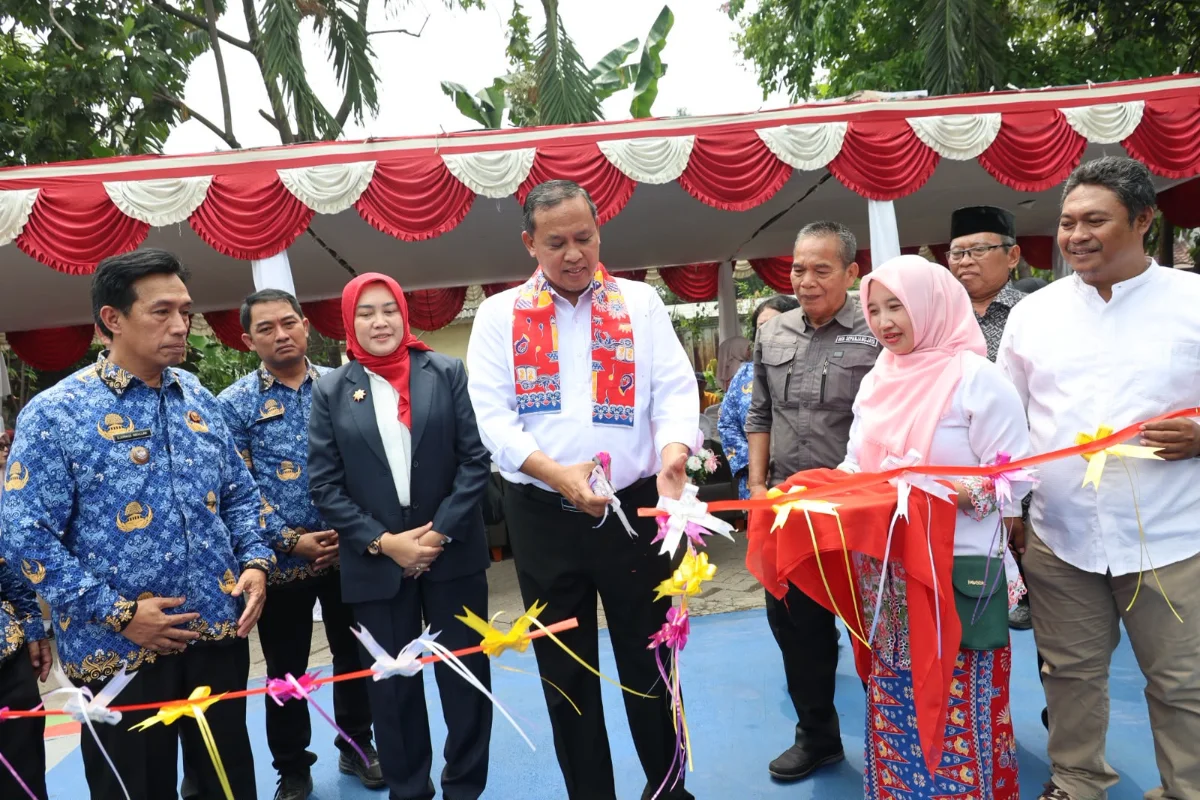 Wali Kota Bekasi, Tri Adhianto meresmikan Taman Pintar Nirmala.