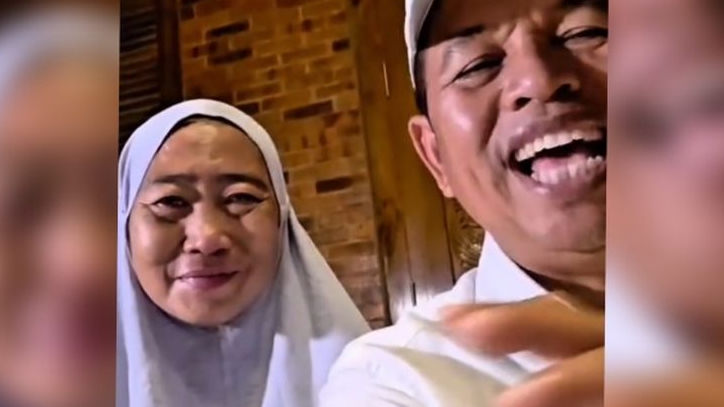 Dedi Mulyadi Temui Ibu Korban Penganiayaan Anak Kandung, Janji Bantu Lunasi Rumah yang Terancam Lelang