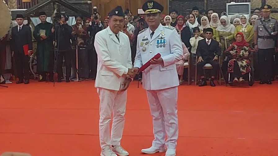 Pelantikan Bupati Bekasi di Bandung.