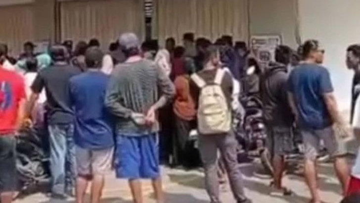 Warga Geruduk Youtuber Usai Viral Penggusuran Bangli di Babelan