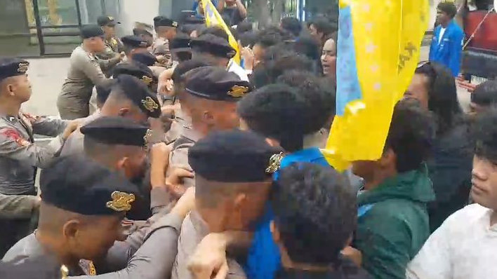 Demo Tolak Pungli di Kabupaten Bekasi Berakhir Ricuh