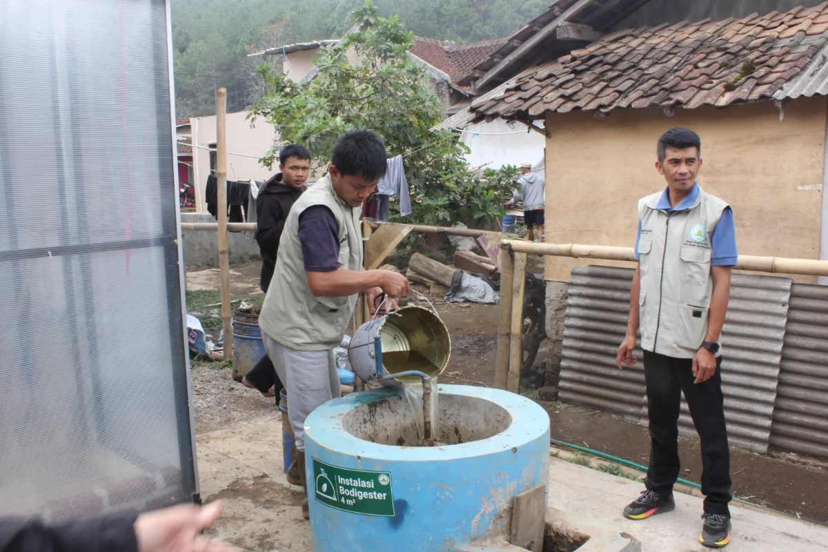 Pertamina Patra Niaga dan warga sulap limbah peternakan jadi biogas dan pupuk bernilai ekonomi.