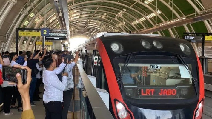 LRT Jabodebek Alami Kerusakan di Bekasi Barat, Puluhan Penumpang Dievakuasi