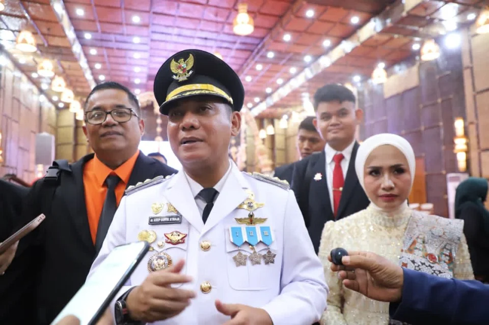Bupati Bekasi Asep Surya Atmaja usai dilantik