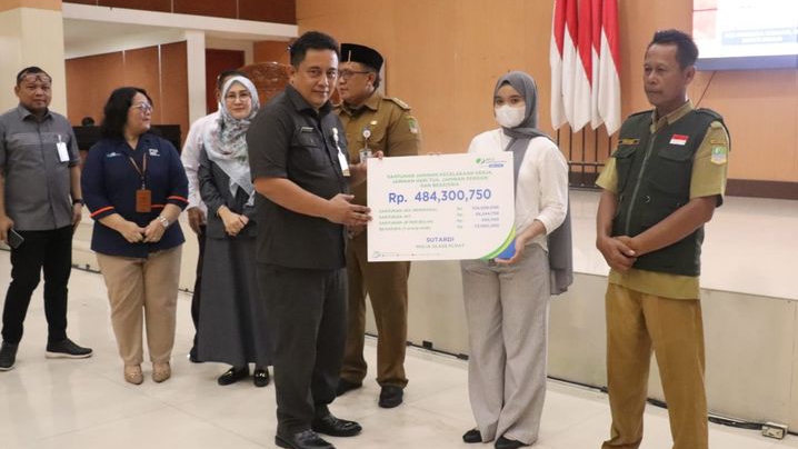 624 Pekerja Pemkab Bekasi Terima Bantuan Subsidi Upah dari PT Pos Indonesia