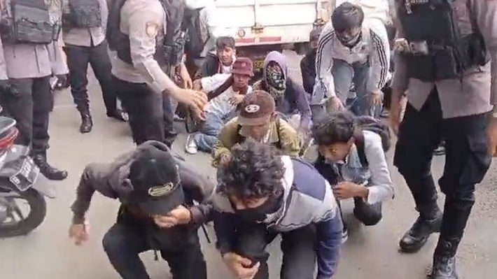 Penyekatan ke Jakarta Masih Berlangsung di Kota Bekasi, Polisi Awasi Gerak-Gerik Pelajar