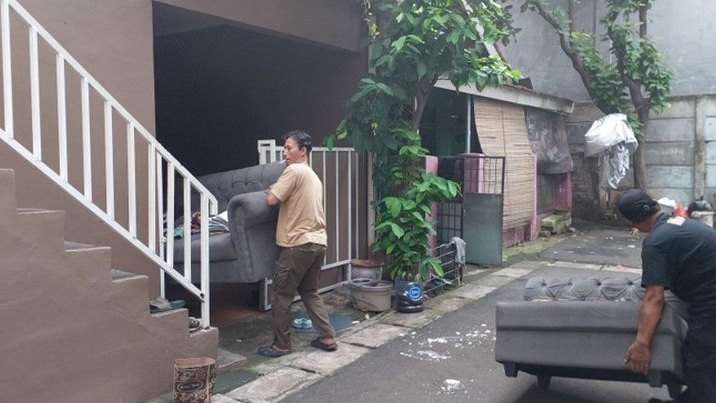 Warga Panik, Kebakaran Toko Ban di Medansatria Nyaris Merembet ke Permukiman