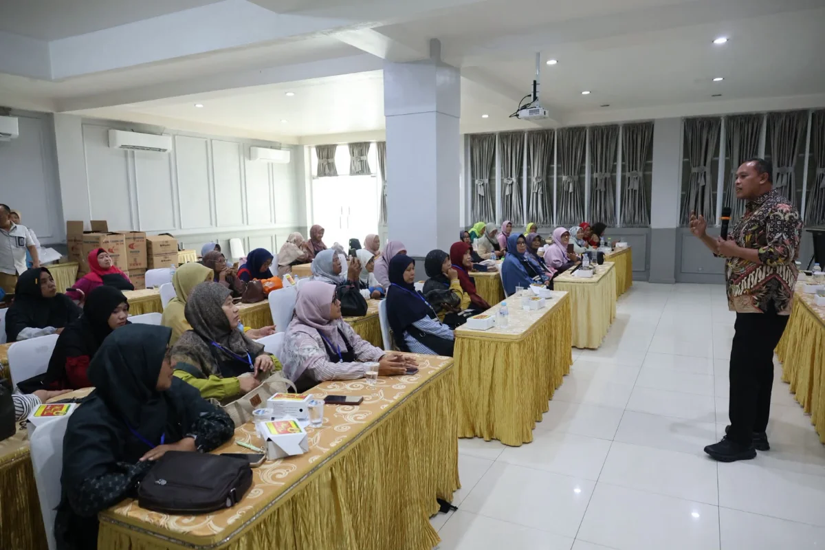 Dorong Kemandirian Ekonomi Perempuan, Wali Kota Tri Adhianto Buka Pelatihan Wirausaha UMKM di Rawalumbu