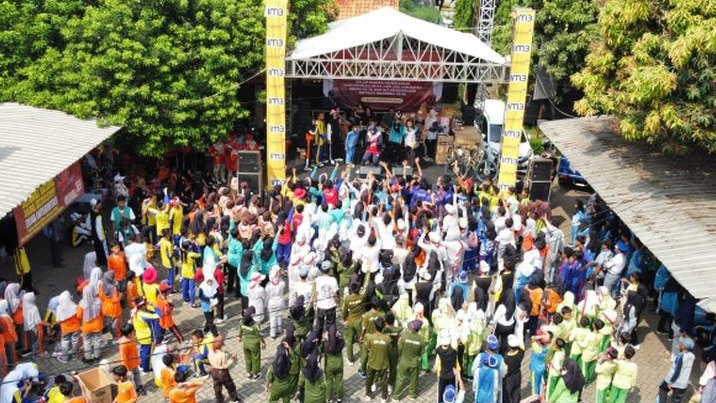 Antusiasme Warga Setu Meriahkan Gerak Jalan Sehat Sambut HUT Kabupaten dan RI