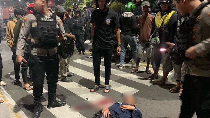 Dua Pengendara Motor Luka Serius dalam Kecelakaan di Jalan Ahmad Yani Bekasi