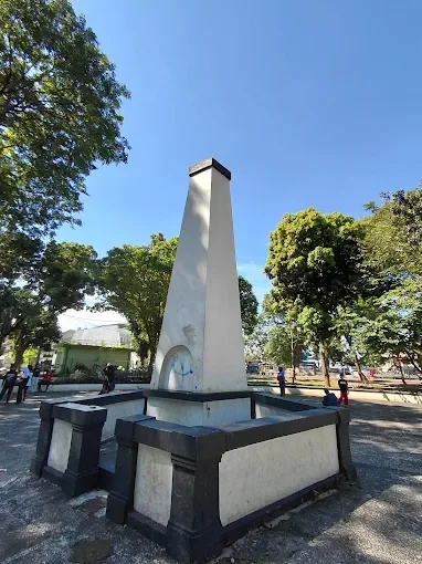 monumen perjuangan rakyat bekasi di alun-alun