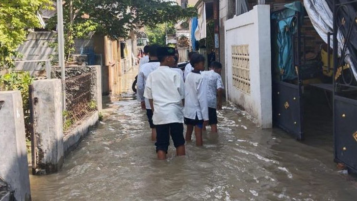 Banjir Kepung Warga Kampung Ceger, Aktivitas Jadi Terhambat