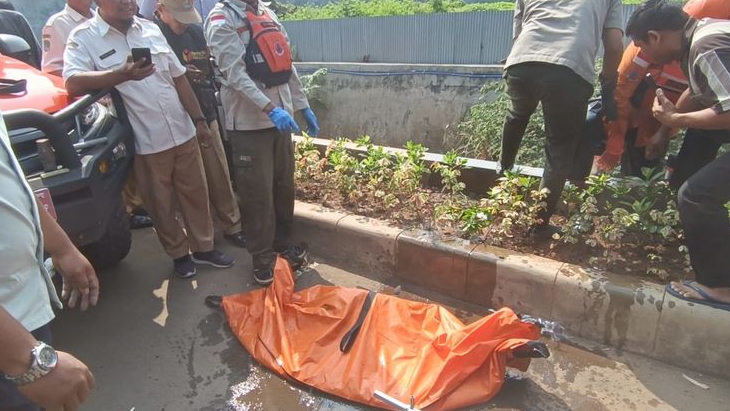 Kaget Bukan Main, Warga Temukan Jasad Bayi Terapung di Kali