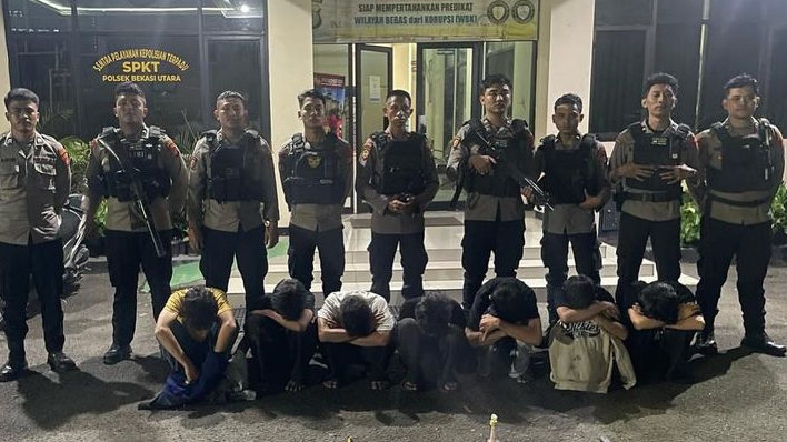 Gagal Tawuran, Remaja Ini Hanya Bisa Tertunduk Lesu di Kantor Polisi