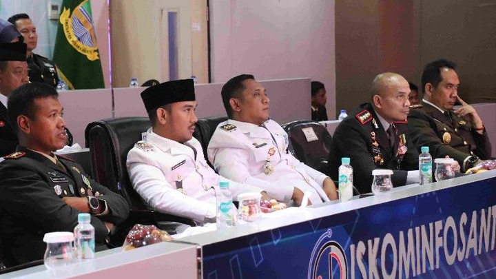 Bupati Bekasi Bersama Forkopimda Ikuti Upacara HUT ke-80 RI tingkat Nasional secara Virtual