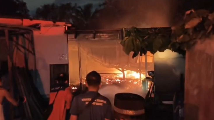 Gudang Arang di Babelan Ludes Dilalap Api