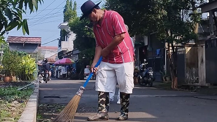 Pemdes Burangkeng Gelar Kerja Bakti di Pasar Mustika Grande, Fokuskan pada Kebersihan dan Penanaman Pohon