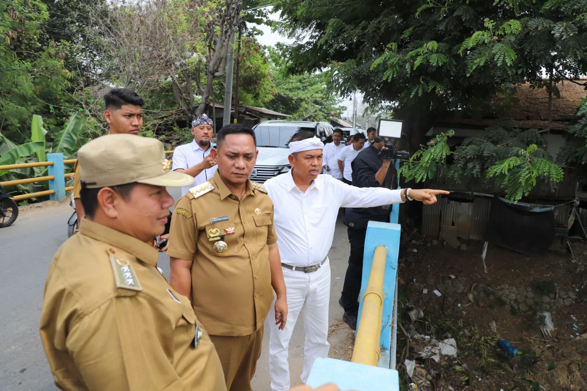 Pembongkaran 3 jembatan di Desa Sriamur Tambun Utara