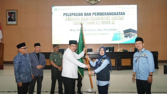 435 Jemaah Haji Kloter 33 Asal Kabupaten Bekasi Dilepas Resmi Menuju Tanah Suci
