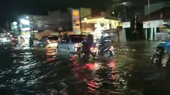Banjir Satu Meter Rendam Jatibening Permai, Warga Desak Penanganan Serius dari Pemkot Bekasi