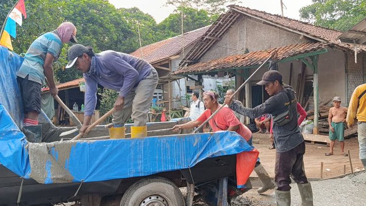 Pemdes Muktijaya Bangun Jalan di 13 Titik untuk Dongkrak Ekonomi Warga