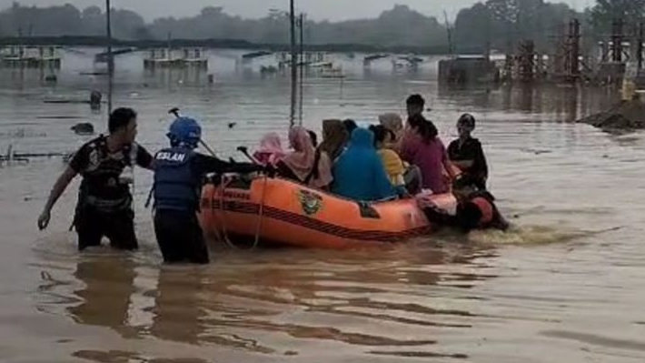 Pagi Hari, Bekasi Dikepung Banjir