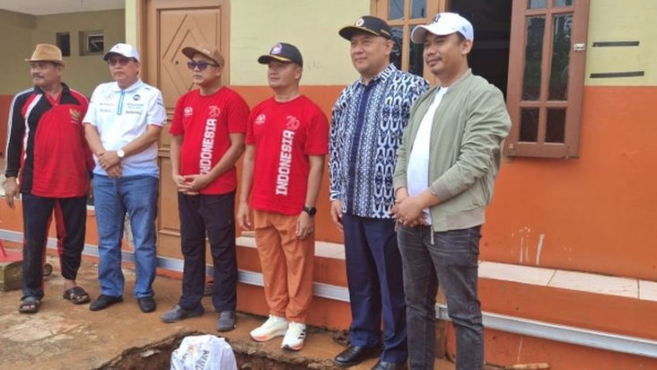 Peletakan Batu Pertama GOR RW 8 Bekasi Timur Regency 2: Wujud Swadaya Masyarakat