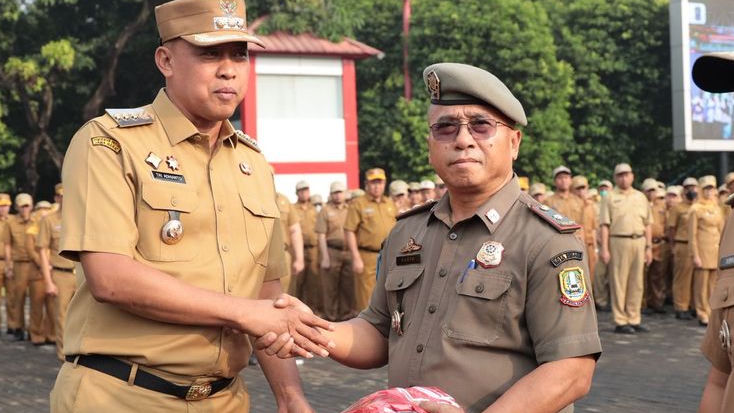 Pemkot Bekasi Bagikan 11.000 Bendera Merah Putih Sambut HUT RI ke-80