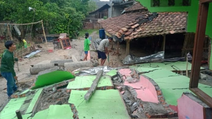 Pergerakan Tanah di Cikarang Pusat Rusak 8 Rumah Warga, 3 di Antaranya Rusak Berat