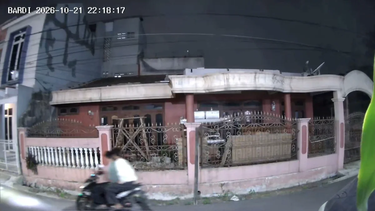 Aksi Menempel dan Mengambil Sabu Terekam CCTV, Warga Kranggan Permai Bekasi Utara Dibuat Resah