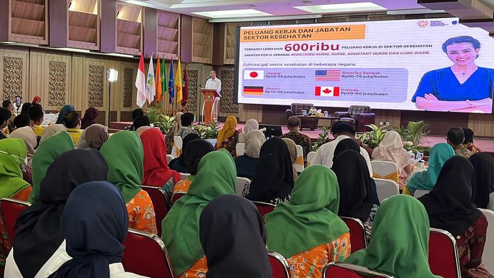 Menteri P2MI Dorong Lulusan Poltekkes Bekerja di Luar Negeri: Serapan Tenaga Kesehatan Perluas Peluang Global