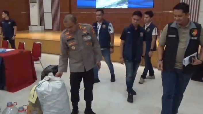 Penjualan Air Galon Ilegal di Setu Bekasi: Polisi Sebut Bukan Pemalsuan Merek