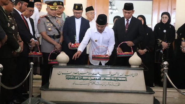Sambut HUT ke-80 RI, Bupati Bekasi Ajak Generasi Muda Teladani Semangat Perjuangan KH Noer Ali