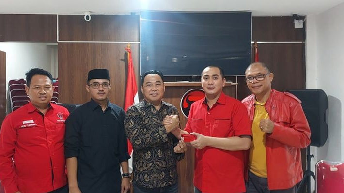 2 Kader Baru PDIP Kota Bekasi, Latarbelakang LSM dan Ormas Keagamaan
