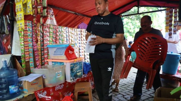 Hutan Kota Alun-Alun Bekasi Dipenuhi PKL, Wali Kota: Harus Segera Ditertibkan