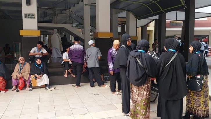 1.423 Jemaah Calon Haji dari Bekasi Belum Vaksinasi