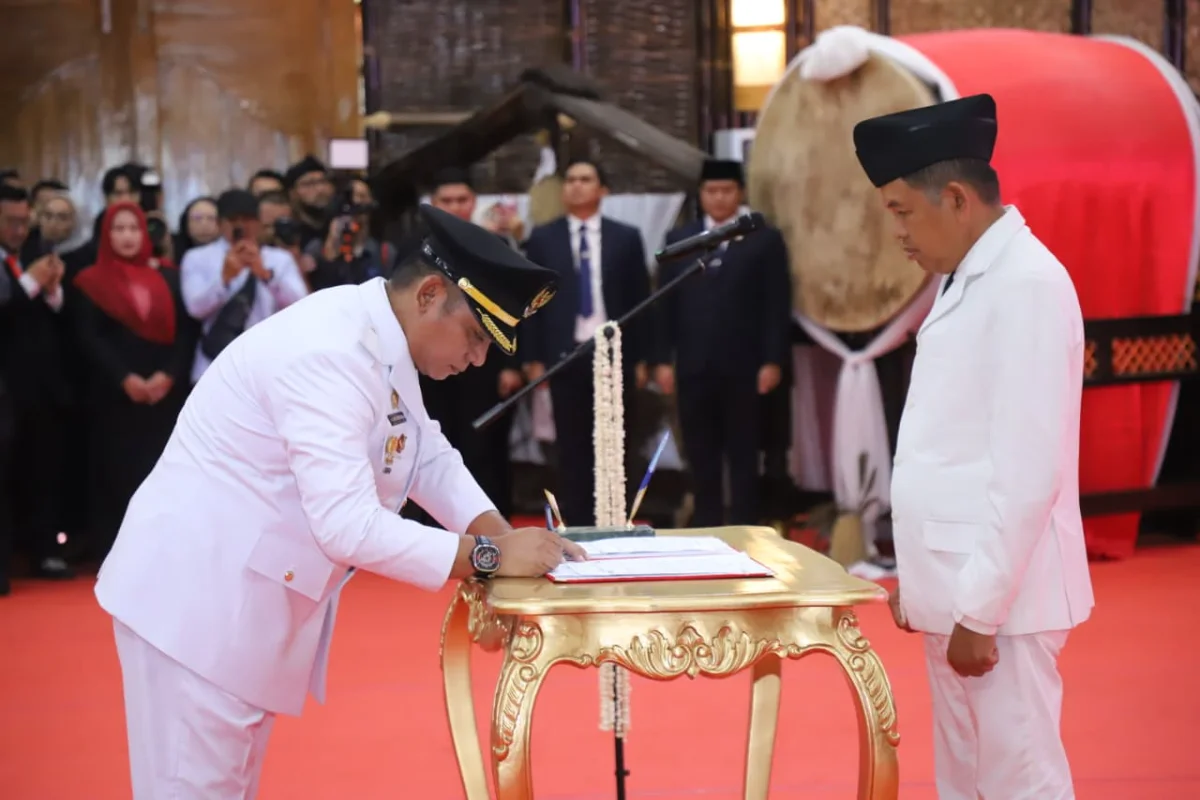 Bupati Bekasi Asep Surya Atmaja