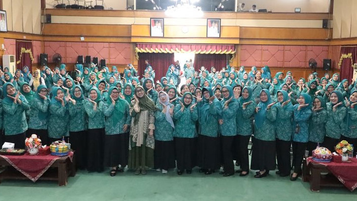 TP PKK Kota Bekasi Gelar Pertemuan Rutin, Wiwiek Hargono Tekankan Literasi Digital dan Peran Perempuan di Era Modern