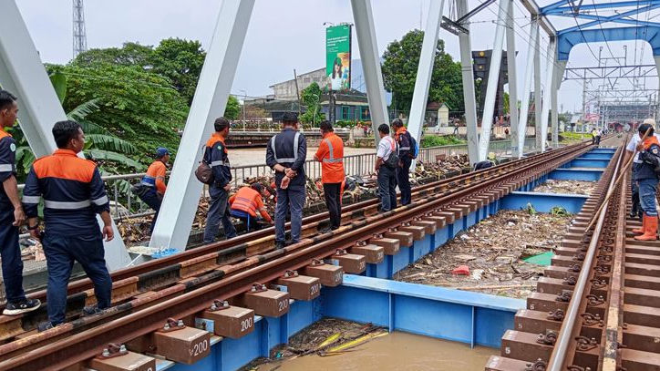 Perjalanan Kereta Api di Kota Bekasi Tidak Terganggu Banjir