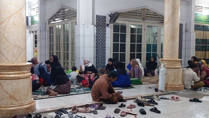 Puluhan Warga Mengungsi ke Masjid Akibat Kebakaran di Medansatria