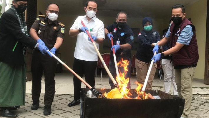 Polres Metro Bekasi Musnahkan Barang Bukti Narkoba dari Kasus 2024-2025
