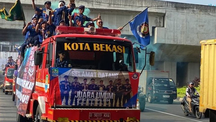 Damkar Kota Bekasi Bisa Meriahkan Seremoni Kelulusan Pelajar, Bagaimana Caranya?