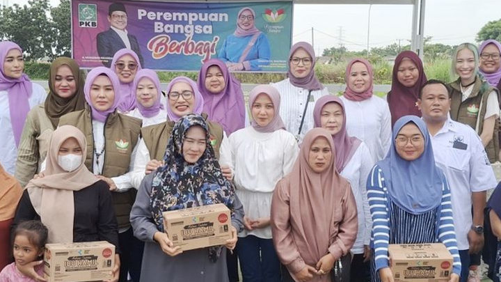 Perempuan Bangsa Berbagi untuk Korban Banjir di Babelan