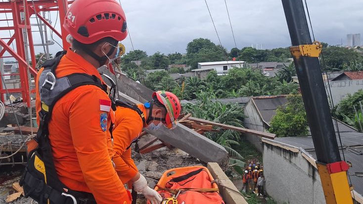 Tubuh Pekerja yang Tewas Terjepit Tower Berhasil Dievakuasi