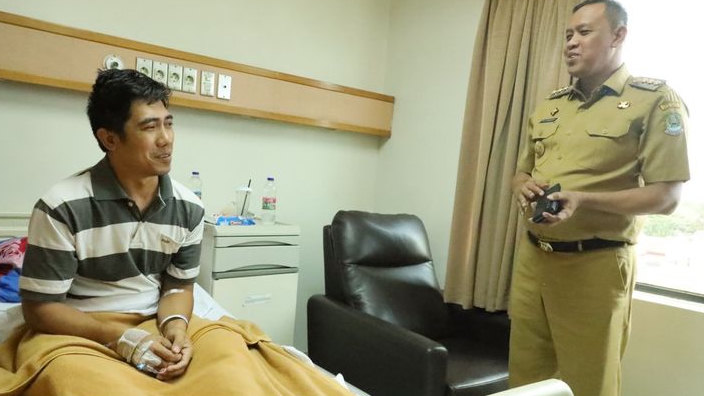 Orang Tua Terduga Pelaku Penganiayaan Sekuriti RS Mitra Angkat Bicara